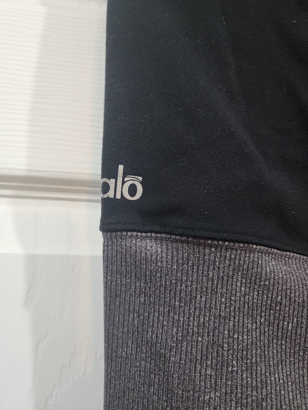 ALO Yoga Black Leggings with Gray Textured Lower Panels - Picture 4 of 6